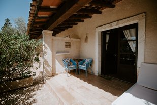 Die Terrasse des Cabrera Zimmers der Finca Son Mola Vell