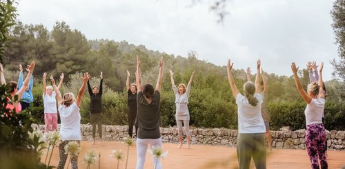 Yoga Unterricht an der frischen Luft
